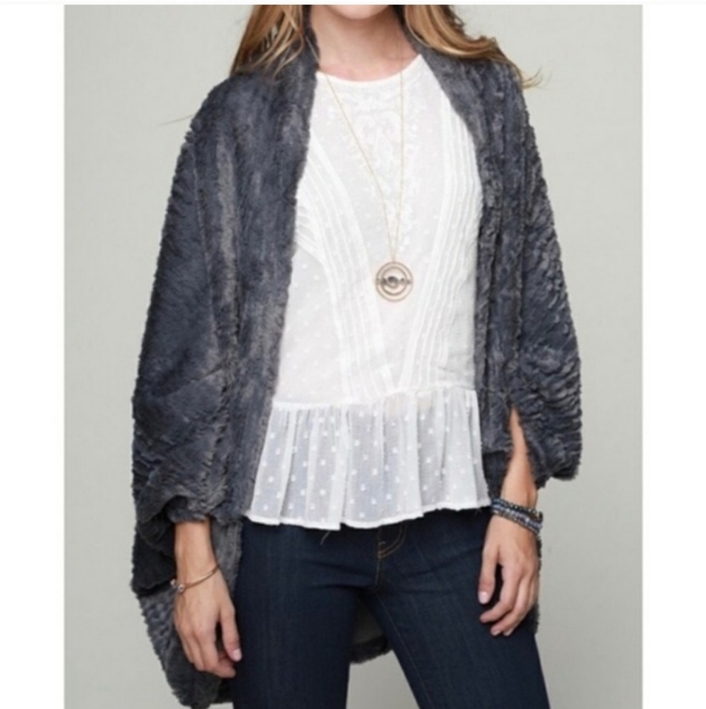 🔥 Silver Gray Faux Fur Chenille Shrug